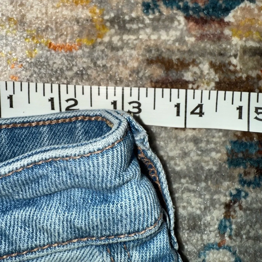 American Eagle Outfitters Blue Mom Jeans Distressed Size 4 Short - Picture 3 of 8
